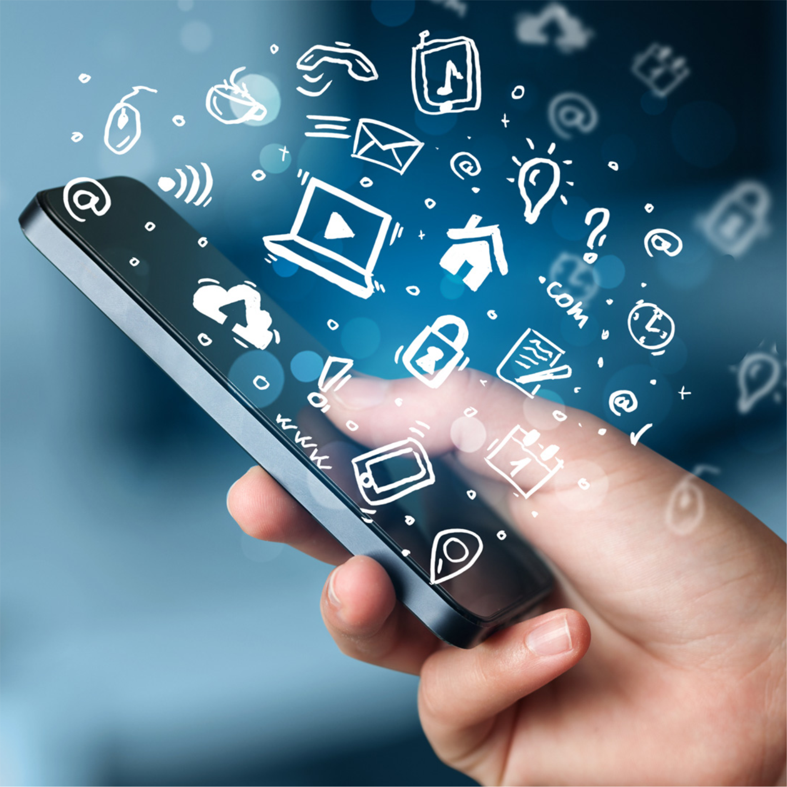 Os smartphones se tornaram ferramentas indispensáveis no mundo moderno. Mais do que dispositivos para comunicação, eles são hoje centrais de produtividade, entretenimento e conexão social. Neste post, vamos explorar a importância dos smartphones, suas funcionalidades e como eles impactam nossas rotinas. O que é um Smartphone? Um smartphone é um dispositivo móvel que combina funcionalidades de telefone com recursos de computador. Equipados com sistemas operacionais avançados, eles permitem acesso à internet, aplicativos e diversas ferramentas que facilitam o dia a dia. Principais Funções e Benefícios dos Smartphones 1. Comunicação Instantânea Com os smartphones, podemos nos conectar com qualquer pessoa em questão de segundos, seja por chamadas, mensagens ou videochamadas. 2. Produtividade no Bolso Esses dispositivos permitem gerenciar e-mails, editar documentos e participar de reuniões online, tornando-se ferramentas essenciais para trabalho remoto e estudos. 3. Entretenimento Sempre Disponível Streaming de vídeos, jogos e acesso às redes sociais são apenas algumas das opções de lazer que os smartphones oferecem. 4. Acesso à Informação Com acesso à internet, temos o mundo na palma da mão. Os smartphones nos ajudam a buscar informações rapidamente, desde notícias até dicas de saúde. 5. Organização Pessoal Com calendários, lembretes e aplicativos de notas, os smartphones ajudam a manter nossa rotina organizada. Impactos dos Smartphones na Sociedade Os smartphones revolucionaram a maneira como vivemos e trabalhamos, mas também trazem desafios: Dependência Digital: O uso excessivo pode levar a problemas como ansiedade e desconexão social. Segurança: A exposição de dados pessoais requer cuidado redobrado. Dicas para o Uso Consciente do Smartphone Estabeleça Limites: Defina horários para usar o dispositivo e evite distrações em momentos importantes. Use Apps de Forma Eficiente: Explore aplicativos que ajudam a melhorar a produtividade e o bem-estar. Proteja Seus Dados: Use senhas seguras e ative a verificação em duas etapas para proteger suas informações. Conclusão Os smartphones são uma extensão de nossas vidas, oferecendo soluções práticas e acessíveis para desafios do cotidiano. No entanto, é essencial usá-los com consciência para equilibrar os benefícios com os possíveis impactos negativos.
