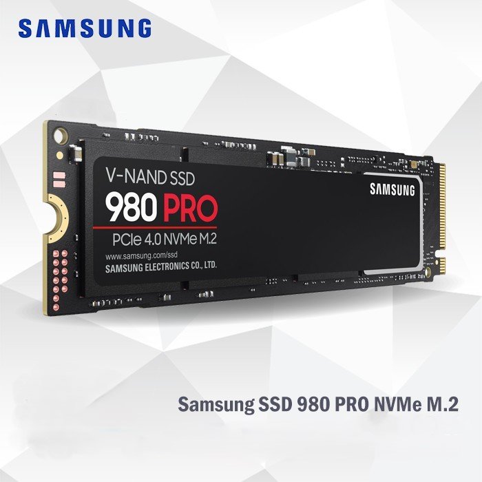 Análise Completa do SSD Samsung 980 Pro de 1 TB: Desempenho, Especificações e Aplicações Os SSDs (Solid State Drives) revolucionaram o armazenamento de dados nas últimas décadas, oferecendo velocidades muito superiores aos HDs tradicionais e confiabilidade aprimorada. Entre os modelos disponíveis no mercado, o Samsung 980 Pro de 1 TB se destaca como uma das opções mais avançadas, especialmente para entusiastas de tecnologia, gamers e profissionais que exigem alto desempenho. Neste artigo, exploraremos detalhes de suas especificações técnicas, desempenho, casos de uso e se ele ainda é uma escolha relevante em 2025. Introdução ao Samsung 980 Pro Lançado em setembro de 2020, o Samsung 980 Pro foi o primeiro SSD da marca a desfrutar da interface PCIe 4.0, prometendo velocidades impressionantes e um salto geracional em relação aos modelos PCIe 3.0 anteriores, como o 970 Pro. Com capacidades que variam de 250 GB a 2 TB, o modelo de 1 TB é frequentemente considerado o ponto ideal entre capacidade, desempenho e custo-benefício. Este SSD é voltado para usuários que precisam de transferência de dados ultrarrápida, tempos de carregamento reduzidos e uma solução robusta para aplicações intensivas. Especificações Técnicas O Samsung 980 Pro de 1 TB combina tecnologias avançadas da Samsung para oferecer um desempenho de ponta. Aqui suas principais especificações: Interface : PCIe 4.0 x4, NVMe 1.3 Controlador : Samsung Elpis (fabricado em 8 nm) Memória NAND : V-NAND TLC de 6ª geração (128 camadas) DRAM : 1 GB LPDDR4 Velocidade Sequencial de Leitura : Até 7.000 MB/s Velocidade Sequencial de Gravação : Até 5.000 MB/s IOPS Aleatório (Leitura/Gravação) : Até 1.000.000 / 1.000.000 (4K, QD32) Formato : M.2 2280 (face simples) Capacidade : 1 TB Resistência (TBW) : 600 TBW (Terabytes Escritos) Garantia : 5 anos ou até atingir o limite de TBW Recursos Adicionais : Suporte a criptografia AES 256 bits, TurboWrite 2.0, Dynamic Thermal Guard O uso do PCIe 4.0 dobra a largura de banda teórica em comparação com o PCIe 3.0, permitindo que o 980 Pro alcance velocidades que estavam fora do alcance dos SSDs anteriores da Samsung. O driver Elpis, projetado especificamente para este modelo, é projetado para gerenciar grandes cargas de trabalho, enquanto a memória V-NAND TLC (Triple-Level Cell) de 128 camadas oferece um equilíbrio entre desempenho, custo e durabilidade. Desempenho em Testes O desempenho do Samsung 980 Pro de 1 TB é um de seus maiores atrativos. Em testes realizados com ferramentas como CrystalDiskMark, o SSD frequentemente atinge ou se aproxima de suas velocidades anunciadas em condições ideais (como em sistemas com suporte total ao PCIe 4.0). Por exemplo: Leitura Sequencial : Médias de 6.500 a 6.800 MB/s, dependendo da configuração do sistema. Gravação Sequencial : Cerca de 4.900 a 5.000 MB/s com o TurboWrite ativado. Desempenho Aleatório : Resultados próximos de 690.000 IOPS para leitura e 660.000 IOPS para gravação em filas profundas (QD32). O recurso Intelligent TurboWrite 2.0 utiliza uma porção da NAND como um buffer SLC (Single-Level Cell) dinâmico, que no modelo de 1 TB pode chegar a 114 GB. Isso permite manter altas velocidades de gravação por períodos prolongados, ideal para transferências de arquivos grandes ou instalação de jogos e softwares pesados. No entanto, quando o buffer é necessário, a velocidade de gravação cai para cerca de 2.000 MB/s, o que ainda é competitivo, mas reflete a natureza do TLC em comparação com os antigos SSDs MLC da linha Pro. Em cenários reais, como carregamento de jogos (ex.: Final Fantasy XIV ), o 980 Pro reduz significativamente os tempos de espera, ficando frequentemente abaixo de 8 segundos. Transferências de arquivos grandes, como pastas de 10 GB, são concluídas em menos de 4 segundos, demonstrando sua capacidade em aplicações práticas. Design e Construção O Samsung 980 Pro segue o formato M.2 2280, amplamente compatível com desktops, laptops e até consoles como o PlayStation 5 (quando equipado com um dissipador de calor). Seu design de rosto único facilita a instalação em dispositivos mais finos, como ultrabooks. Para gerenciar o calor gerado pelas altas velocidades do PCIe 4.0, o SSD inclui um revestimento de níquel no controlador e uma etiqueta dissipadora de calor na parte traseira. A tecnologia Dynamic Thermal Guard também ajusta o desempenho para evitar superaquecimento, garantindo estabilidade em cargas intensivas. A Samsung oferece uma variante com dissipador de calor integrado, especialmente projetada para o PS5, mas o modelo padrão de 1 TB já mantém temperaturas aceitáveis ​​(geralmente abaixo de 82°C sob estresse) em sistemas bem ventilados. Durabilidade e Confiabilidade Com um TBW de 600 terabytes, o 980 Pro foi projetado para suportar anos de uso intenso. Para contextualizar, se você gravar 50 GB por dia, o SSD duraria aproximadamente 33 anos antes de atingir seu limite teórico — um valor que excede as necessidades da maioria dos consumidores. Comparado ao antecessor 970 Pro (1.200 TBW com NAND MLC), a mudança para TLC prejudica a resistência, mas os dados da Samsung sugerem que 99,7% dos usuários não ultrapassaram 600 TB em cinco anos, alinhando-se ao padrão da indústria para SSDs de 1 TB. A garantia de cinco anos reforça a confiança da Samsung na durabilidade do produto, e o suporte à criptografia AES 256 bits com conformidade TCG Opal adiciona uma camada de segurança para dados sensíveis. Compatibilidade e Requisitos Para aproveitar todo o potencial do 980 Pro, é necessário um sistema com suporte a PCIe 4.0, como plataformas AMD Ryzen 3000/5000 com chipsets X570 ou B550, ou CPUs Intel Core de 11ª geração (Rocket Lake) em breve. Em sistemas PCIe 3.0, o desempenho é limitado a cerca de 3.500 MB/s para leitura e 3.450 MB/s para gravação — ainda impressionante, mas atinge o potencial total. Isso torna o SSD menos vantajoso para usuários com hardware mais antigo, onde modelos PCIe 3.0, como o Samsung 970 EVO Plus, podem oferecer desempenho semelhante por um custo menor. No PlayStation 5, o 980 Pro é uma escolha popular para expansão de armazenamento, desde que equipado com um dissipador compatível. Ele excede os requisitos mínimos da Sony (5.500 MB/s de leitura), proporcionando carregamentos rápidos e uma experiência fluida. Vantagens e Desvantagens Vantagens: Velocidades líderes na categoria PCIe 4.0. Desempenho consistente em cargas pesadas graças ao TurboWrite 2.0. Construção robusta com gerenciamento térmico eficiente. Suporte a criptografia avançada. Compatibilidade com PS5 (com dissipador). Desvantagens: Preço elevado em comparação com SSDs PCIe 3.0 ou concorrentes mais recentes. Requer PCIe 4.0 para desempenho máximo, limitando sua relevância em sistemas mais antigos. Endurance menor que o 970 Pro devido ao uso de TLC. Contexto em 2025 Em fevereiro de 2025, o Samsung 980 Pro de 1 TB continua sendo uma opção sólida, mas enfrenta concorrência crescente de SSDs PCIe 4.0 mais recentes, como o WD Black SN850X e o SK hynix P41, que oferecem velocidades superiores e preços mais competitivos. Além disso, a emergência do PCIe 5.0 está começando a mudar o cenário, com modelos como o Crucial T700 alcançando leituras acima de 12.000 MB/s. Apesar disso, o 980 Pro mantém sua relevância para usuários que já possuem sistemas PCIe 4.0 e buscam um SSD confiável e transparente. O preço do 980 Pro de 1 TB atualmente varia entre US$ 150 e US$ 180 (dependendo de promoções), o que o coloca em uma faixa distribuída entre opções econômicas PCIe 3.0 e os novos modelos PCIe 5.0 mais caros. Para gamers, criadores de conteúdo e usuários do PS5, ele ainda oferece um excelente custo-benefício. Conclusão O Samsung 980 Pro de 1 TB é um marco na evolução dos SSDs, trazendo velocidades revolucionárias com o PCIe 4.0 e consolidando a confiança da Samsung como líder em armazenamento. Embora não seja mais o SSD mais rápido disponível em 2025, ele continua sendo uma escolha poderosa para quem precisa de desempenho de alto nível sem entrar no território ainda caro do PCIe 5.0. Se você possui um sistema compatível e busca um equilíbrio entre velocidade, confiabilidade e custo, o 980 Pro permanece uma opção digna de atenção. Seja para acelerar o carregamento de jogos, editar vídeos em 4K ou expandir o ar