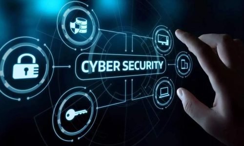 Criptografia e Segurança da Informação: Protegendo Dados no Mundo Digital

A criptografia e a segurança da informação desempenham papéis cruciais em um mundo cada vez mais digital e interconectado. Com a quantidade crescente de dados gerados e compartilhados diariamente, garantir a integridade e a confidencialidade dessas informações tornou-se uma prioridade para indivíduos, empresas e governos. Este artigo explora os fundamentos da criptografia, as ameaças emergentes e as soluções avançadas que estão moldando o futuro da segurança digital.

O Que é Criptografia?

A criptografia é a ciência de transformar dados legíveis (plaintext) em um formato incompreensível (ciphertext), de modo que apenas indivíduos autorizados possam acessá-los. Isso é feito utilizando algoritmos matemáticos e chaves de segurança. Existem dois principais tipos de criptografia:

Criptografia Simétrica: Utiliza a mesma chave para criptografar e descriptografar os dados. Exemplos incluem o AES (Advanced Encryption Standard).

Criptografia Assimétrica: Usa um par de chaves, uma pública e uma privada. A criptografia RSA é um exemplo popular dessa abordagem.

Essas técnicas são amplamente utilizadas em transações bancárias, comunicações online, armazenamento de dados e muito mais.

A Importância da Segurança da Informação

A segurança da informação vai além da criptografia e abrange a proteção de dados contra acessos não autorizados, alterações, destruição e roubo. Os princípios fundamentais são:

Confidencialidade: Garantir que apenas pessoas autorizadas tenham acesso à informação.

Integridade: Assegurar que os dados não foram alterados de forma não autorizada.

Disponibilidade: Garantir que a informação esteja acessível sempre que necessária.

Esses pilares são essenciais para proteger dados pessoais, segredos empresariais e informações governamentais sensíveis.

Ameaças Emergentes na Era Digital

Com o aumento das atividades online, surgem novos desafios e ameaças que comprometem a segurança da informação. Algumas das principais ameaças incluem:

1. Ataques de Força Bruta

Ataques de força bruta tentam quebrar sistemas criptográficos testando todas as combinações possíveis de chaves. Embora ineficaz contra algoritmos modernos, avanços na computação quântica representam uma nova preocupação.

2. Phishing e Engenharia Social

Esses métodos exploram fraquezas humanas para roubar credenciais de acesso ou dados sensíveis, muitas vezes se passando por entidades confiáveis.

3. Malware e Ransomware

Programas maliciosos podem criptografar dados do usuário e exigir pagamento de resgates para liberá-los, comprometendo a disponibilidade e a integridade das informações.

4. Ameaças Quânticas

Com o avanço da computação quântica, algoritmos como o RSA e o ECC podem se tornar obsoletos, uma vez que computadores quânticos podem quebrar esses sistemas em questão de minutos.

Soluções Avançadas para Proteção de Dados

A inovação em segurança da informação está evoluindo para combater essas ameaças. Algumas soluções incluem:

1. Criptografia Pós-Quântica

Pesquisadores estão desenvolvendo algoritmos que resistem a ataques de computadores quânticos. Exemplos incluem sistemas baseados em problemas de redes (lattices), como o NTRU e o Kyber.

2. Blockchain

Essa tecnologia descentralizada oferece integridade e transparência, sendo utilizada em aplicações como criptomoedas, contratos inteligentes e gerenciamento de identidades.

3. Gerenciamento de Identidade e Acessos (IAM)

Soluções IAM ajudam a controlar quem tem acesso a quais dados, garantindo segurança e conformidade com regulações como a LGPD e o GDPR.

4. Inteligência Artificial em Cibersegurança

A IA pode detectar anomalias e identificar ataques em tempo real, fortalecendo sistemas de segurança contra ameaças novas e conhecidas.

5. Criptografia Homomórfica

Permite que dados sejam processados enquanto permanecem criptografados, garantindo confidencialidade durante o processamento.

O Papel da Educação e Conscientização

A segurança da informação não depende apenas de tecnologias avançadas. A conscientização dos usuários é essencial para evitar erros humanos, que frequentemente são explorados por ataques. Investir em educação e treinamentos pode reduzir significativamente os riscos.

Conclusão

A criptografia e a segurança da informação são os pilares da proteção de dados na era digital. Embora as ameaças estejam evoluindo, soluções inovadoras e uma cultura de conscientização podem ajudar a mitigar riscos e proteger informações valiosas. Em um mundo onde a tecnologia está em constante avanço, a segurança nunca