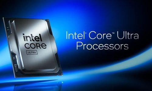 Os Novos Processadores Intel Core Ultra 200HX, 200H e 200U: Uma Revolução para Laptops em 2025

Em 6 de janeiro de 2025, durante a CES em Las Vegas, a Intel anunciou a expansão da sua linha Core Ultra 200 Series com os novos Core Ultra 200HX, Core Ultra 200H e Core Ultra 200U. Projetados para atender a uma ampla gama de necessidades, desde laptops ultrafinos com foco em eficiência energética até máquinas de alto desempenho para gamers e criadores de conteúdo, esses chips baseados na arquitetura Arrow Lake prometem elevar o padrão da computação móvel. Este artigo detalha as características, o desempenho, as aplicações e o impacto potencial dessas novas atualizações no mercado de tecnologia em 2025.

Contexto da Linha Core Ultra Série 200

A Intel vem trabalhando intensamente para recuperar sua posição de liderança no mercado de aceleração, especialmente após enfrentar fortes concorrências de empresas como AMD e Qualcomm, além da ascensão dos chips ARM da Apple. A linha Core Ultra 200 Series, lançada em 2024 com os modelos 200V (Lunar Lake) para ultraportáteis e 200S para desktops, agora se expande com os móveis móveis 200HX, 200H e 200U. Esses chips fazem parte de uma estratégia ambiciosa da Intel para oferecer soluções de inteligência artificial (IA) e eficiência energética em todos os segmentos de laptops, desde dispositivos econômicos até máquinas premium.

As novidades foram reveladas em um momento crucial para a Intel, que busca solidificar sua presença no mercado de PCs com IA (AI PCs). Embora os chips Lunar Lake (200V) já tenham apresentado eficiência energética e gráficos integrados poderosos, os modelos Arrow Lake trazem um foco maior em desempenho bruto, especialmente para tarefas exigentes como jogos e edição de vídeo.

Core Ultra 200HX: O Poder dos Entusiastas

Especificações e Design

O Core Ultra 200HX é o topo da linha móvel da Intel, projetado para laptops entusiastas, como máquinas de jogos e estações de trabalho portáteis. Baseado na mesma arquitetura Arrow Lake-S dos desktop Core Ultra 200S, ele oferece até 24 núcleos — 8 núcleos de desempenho (P-cores Lion Cove) e 16 núcleos de eficiência (E-cores Skymont) — sem suporte a Hyper-Threading, resultando em 24 threads. Sua frequência máxima chega a 5,5 GHz nos P-cores, com um TDP base de 55 W e um Maximum Turbo Power (MTP) de até 160 W.

O processador inclui uma GPU integrada Xe-LPG (Alchemist) básica, mas foi claramente projetado para funcionar em conjunto com GPUs discretas, como os futuros RTX 5000 da Nvidia, que devem ser anunciados em breve. Ele também possui uma unidade de processamento neural (NPU) de geração primeiro com 13 TOPS (trilhões de operações por segundo), insuficiente para atender aos requisitos de 40 TOPS do Copilot+ da Microsoft, mas útil para tarefas de níveis de IA. A plataforma suporta até 48 pistas PCIe (4.0 e 5.0) e memória DDR5 SODIMM, com opções de overclocking para P-cores, E-cores e memória, algo raro em chips móveis.

Desempenho e Público-Alvo

A Intel afirma que o Core Ultra 200HX oferece até 41% mais desempenho multithread em comparação com a geração anterior HX (Raptor Lake-HX), além de ganhos de 5% em single-thread. Isso o torna ideal para gamers e criadores de conteúdo que precisam de potência máxima no trânsito. Nos testes preliminares apresentados na CES, o chip apresentou excelente desempenho em jogos AAA e aplicações como Adobe Premiere Pro, especialmente quando comparado com GPUs de alto desempenho.

O público-alvo inclui entusiastas que buscam laptops como substitutos de desktops, como os Alienware, ROG ou MSI Titan. A capacidade de overclocking e o suporte às configurações de hardware foram aprimorados o posicionamento como uma alternativa direta aos chips Ryzen AI HX da AMD, embora seu NPU menos potente possa ser uma manobra em cenários de IA pesados.

Disponibilidade

Sistemas com o Core Ultra 200HX estarão disponíveis no primeiro semestre de 2025, com lançamentos concentrados no final do primeiro trimestre, coincidindo com a chegada de novas GPUs discretas.

Core Ultra 200H: Equilíbrio para Laptops Premium

Especificações e Design

O Core Ultra 200H é voltado para laptops finos e de alto desempenho, como os da linha Dell XPS ou Asus Zenbook. Ele oferece até 16 núcleos — 6 P-cores, 8 E-cores e 2 E-cores de baixa potência (LP-E cores) — com 16 threads, clocks de até 5,4 GHz e um TDP configurável entre 28 W e 45 W (MTP de até 115 W). Diferente do 200HX, o 200H inclui uma GPU integrada mais robusta, a Xe-LPG+ (Alchemist Refresh), com até 8 núcleos Xe e 77 TOPS de desempenho gráfico, suportando XeSS com XMX para upscaling em jogos.

A NPU permanece a mesma do 200HX, com 13 TOPS, mas o foco aqui é o equilíbrio entre desempenho e eficiência. O chip suporta até 99 TOPS no total da plataforma (CPU + GPU + NPU), com ganhos de 15% em desempenho multithread e 22% em gráficos em relação ao Meteor Lake-H da geração anterior.

Desempenho e Público-Alvo

O Core Ultra 200H é uma evolução direta do Meteor Lake-H, trazendo melhorias significativas em eficiência energética e desempenho gráfico. Em projeções na CES, a Intel destacou sua capacidade de rodar jogos leves como Valorant ou League of Legends sem GPU dedicada, além de suportar tarefas criativas como edição de vídeo 4K. A inclusão de núcleos LP-E ajuda a prolongar a vida útil da bateria em cargas leves, tornando-o ideal para profissionais e estudantes que precisam de potência sem sacrificar a portabilidade.

Marcas como Acer, Lenovo e HP já confirmaram modelos com o 200H, como o Acer Swift X e o Lenovo Yoga Pro, voltados para o segmento premium de “desempenho fino e leve”. Ele compete diretamente com os Ryzen 7 8040 e 7040 da AMD, oferecendo uma GPU integrada mais forte, mas ficando atrás em poder de NPU (50 TOPS nos Ryzen AI).

Disponibilidade

Os primeiros laptops com Core Ultra 200H começarão a ser lançados em fevereiro de 2025, com ampla disponibilidade no primeiro trimestre.

Core Ultra 200U: Eficiência para o Dia a Dia

Especificações e Design

O Core Ultra 200U é o modelo de entrada da linha, projetado para laptops ultrafinos e econômicos com foco em eficiência energética. Todos os quatro SKUs (225U, 235U, 255U e 265U) possuem 12 núcleos — 2 P-cores, 8 E-cores e 2 LP-E cores — com clocks de até 5,3 GHz e um TDP base de 15 W a 28 W. Curiosamente, especula-se que o 200U seja uma atualização do Meteor Lake (Intel 3) em vez de Arrow Lake puro, já que mantém características como Hyper-Threading nos P-cores (14 threads) e a GPU Xe-LPG (Alchemist) com 4 núcleos Xe, oferecendo até 24 TOPS na plataforma.

A NPU de 13 TOPS é idêntica aos irmãos mais potentes, mas o foco aqui é a autonomia da bateria, com a Intel prometendo 